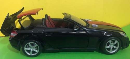 2005 Mercedes Benz SLK 55 AMG 1/18 die cast model.