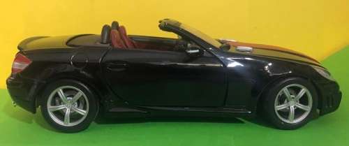 2005 Mercedes Benz SLK 55 AMG 1/18 die cast model.