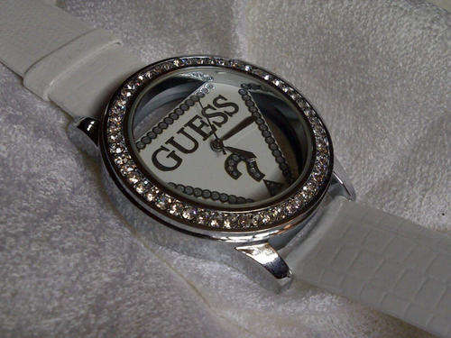 LADIES GUESS FASHION WATCH