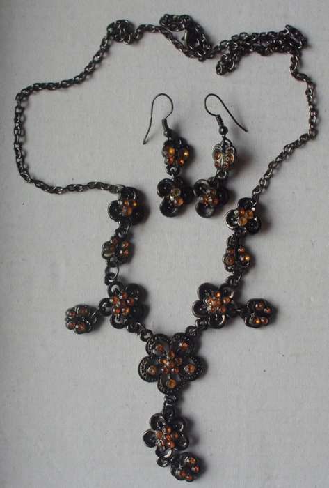 Fashion Jewellery - Necklace + Earrings - Unused