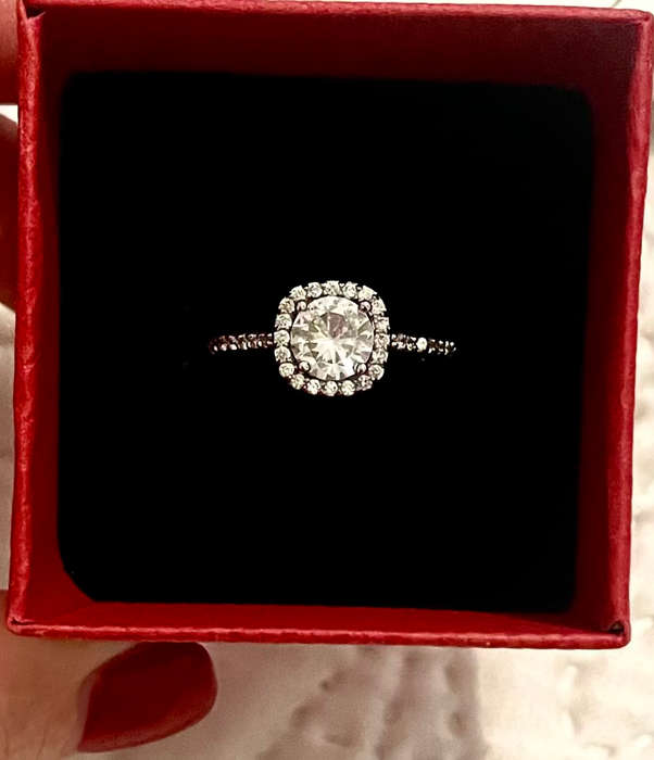 BRAND NEW  - Stunning Costume Dress Ring