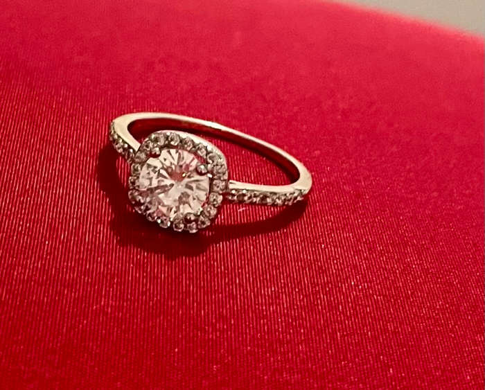 BRAND NEW  - Stunning Costume Dress Ring