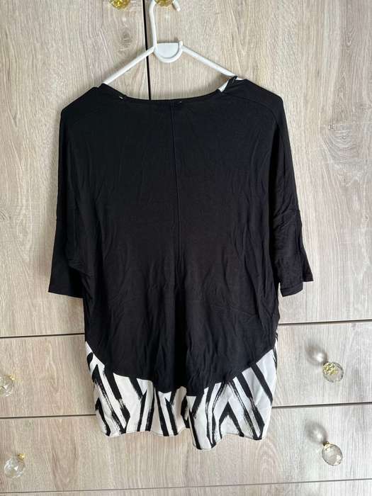 WITCHERY BLACK AND WHITE TOP T-SHIRT SIZE XS