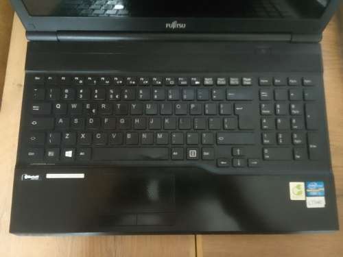 FUJITSU AH532 CORE i5/4 Gig Ram Laptop---Very Good Physical Condition (Read)