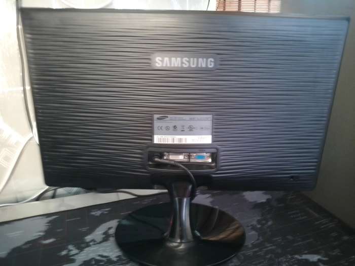 Samsung SyncMaster S20A300B 20` LED Computer Monitor