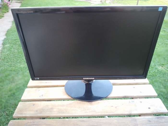 Samsung SyncMaster S20A300B 20` LED Computer Monitor