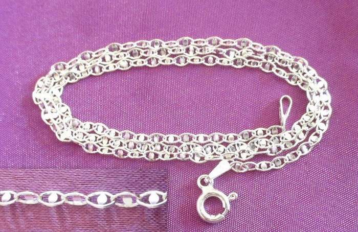 A SOLID SILVER 45CM CHAIN WITH INSERTS IN EVERY LOOP THAT GIVES THIS CHAIN A SPARKLING LOOK---NEW
