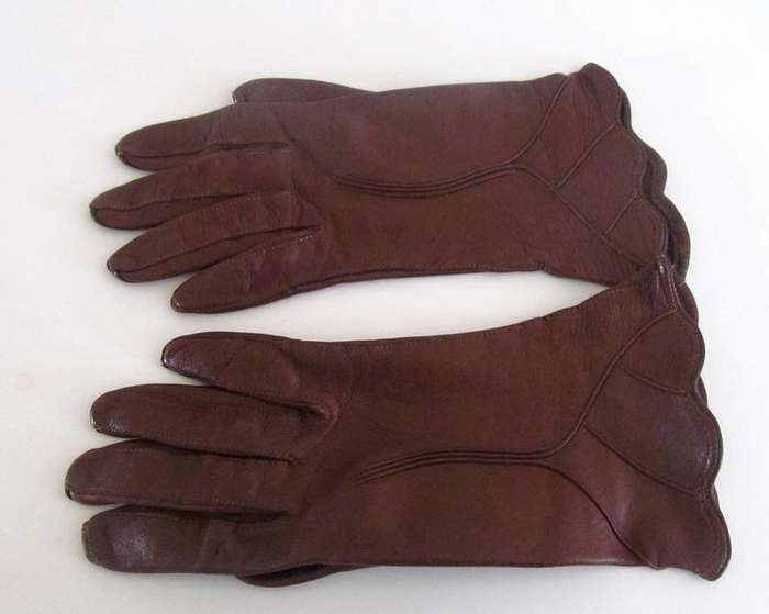 4 PAIRS OF VINTAGE LEATHER GLOVES