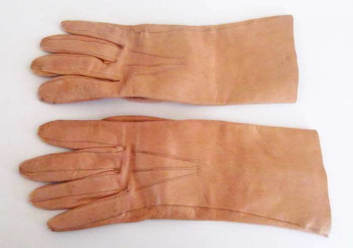 4 PAIRS OF VINTAGE LEATHER GLOVES