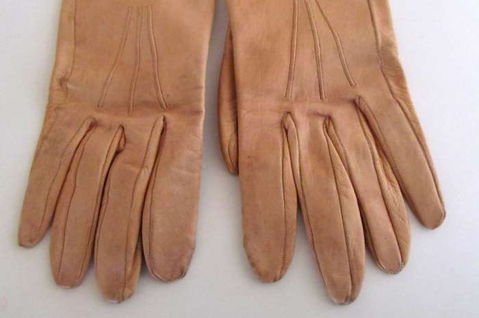 4 PAIRS OF VINTAGE LEATHER GLOVES