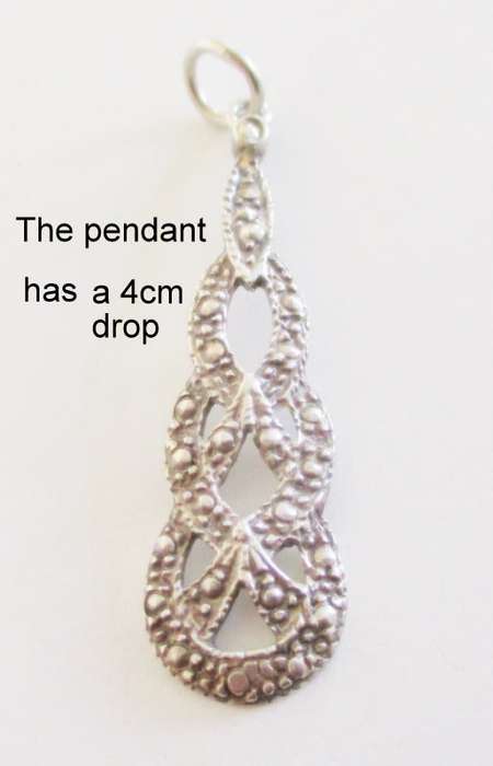 A SOLID PENDANT AND BROOCH