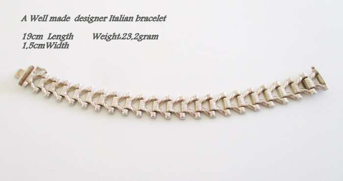 A VERY WELL MADE STERLING SILVER ITALIAN BRACELET-- EXCELLENT