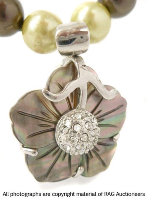 **R750** Lauren Michelle Collection Diamante Flower Pendant and Pearl Necklace