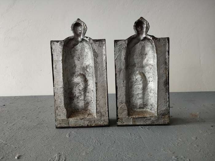 Lovely cast iron bookends in excellent condition: Height app 230+ mm