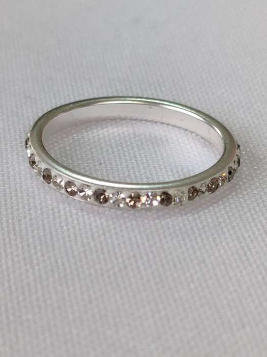 Austrian crystal adorned sterling silver ring - 925 stamp - size US 7