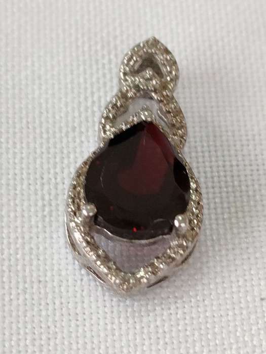 Garnet and diamond sterling silver pendant- 925 stamp - 2.86 carats