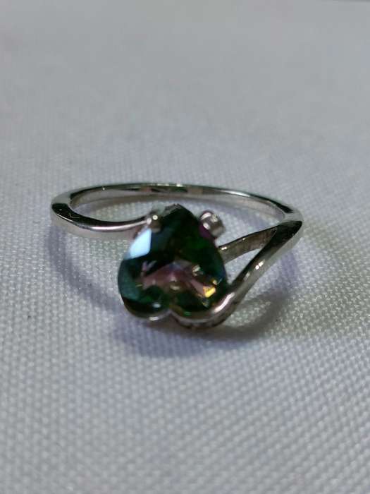 Mystic Topaz and diamond sterling silver ring: - 925 stamped - size US -7 - 1.70 ct plus