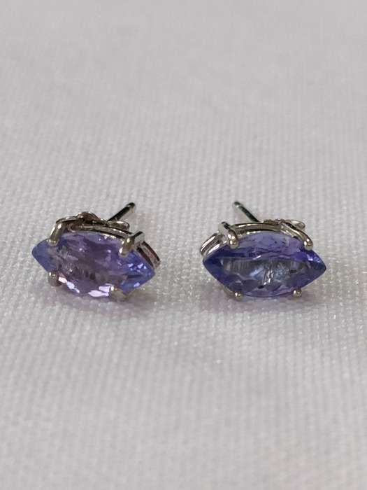 Tanzanite stud earrings - 1 ct plus - 925 stamp