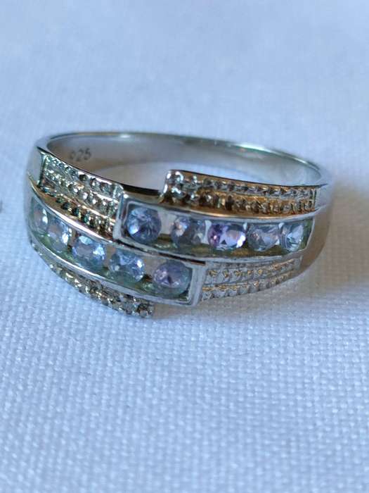 Tanzanite and diamond sterling silver ring - size US 7 - 0.90 ct plus - 925 stamped