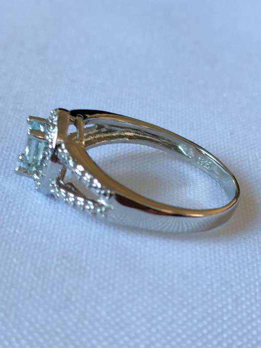 Topaz and diamond sterling silver ring - size US7 - 0.70 ct - 925 stamped
