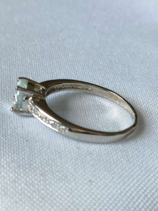 Topaz and diamond sterling silver ring - size:US7 - 1.50 ct plus - 925 stamped