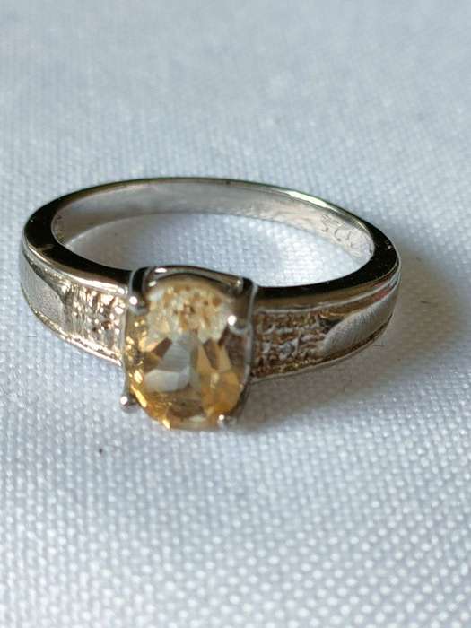 Sterling Silver Citrine and diamond ring: Size: US7 Weight: 1.20.ct+