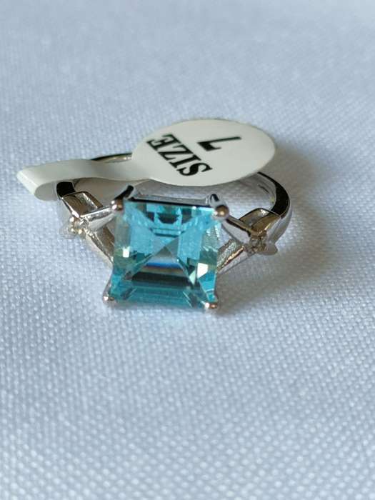 Topaz and diamond sterling silver ring - naturally mined blue stone - size US 7 - 3ct - 925 stamp