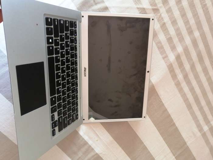 Mecer laptop. Password locked can be used for spares