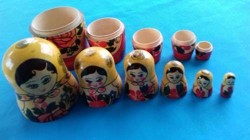 RUSSIAN NESTING DOLLS  SET 0F 6