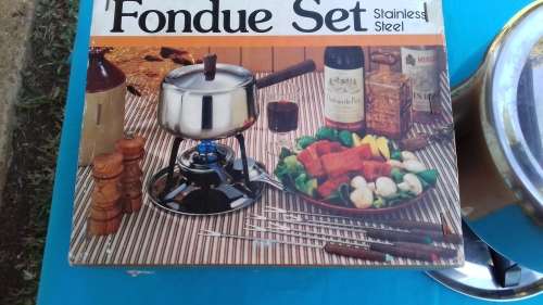 STAINLESS STEEL FONDUE SET  6  FORKS