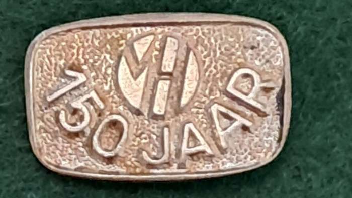 Pin: Vintage Dutch Advertising  - `Van Houten 150 jaar` - gold tone
