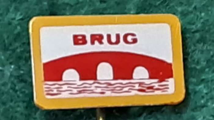 Pin: Vintage Dutch Advertising  - `Brug Conserven` - red
