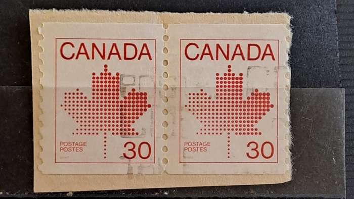 1982 - Canada - Pair - 30 -  Canadian Maple Leaf Emblem