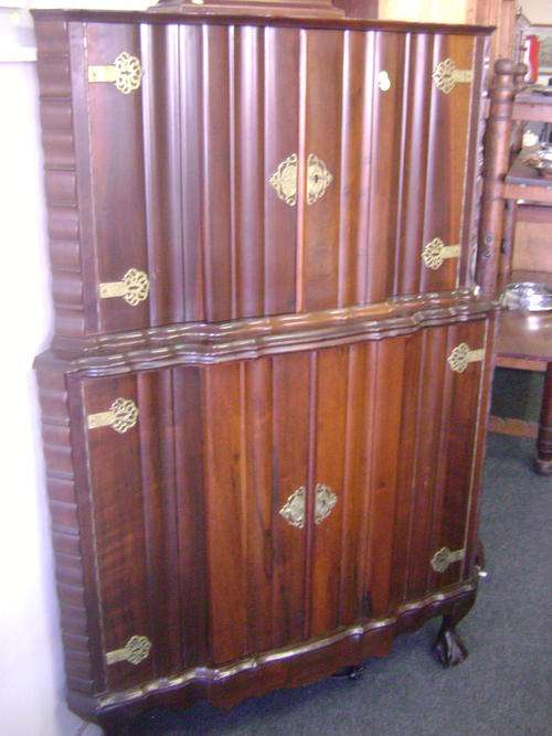 STUNNING IMBUIA BALL AND CLAW DRINKS CABINET!! PERFECT CONDITION!!**R1 START**