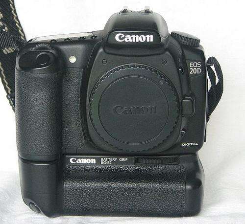 Canon 20D Body + Canon BG-E2 Battery Grip 3x Canon BP-511 Batteries & Hand Strap