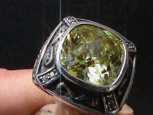 GREEN CUBIC ZIRCONIA RING IN STERLING SILVER...SIZE Q