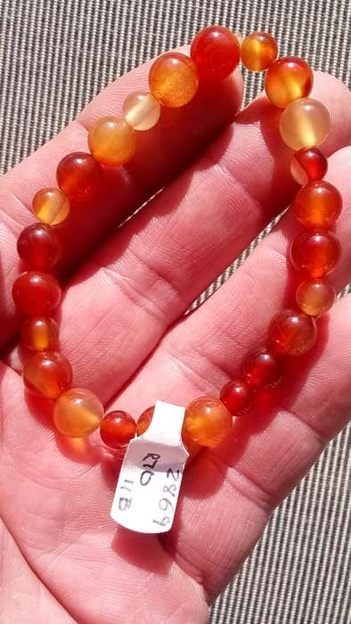 CARNELIAN GEMSTONE BRACELET.  STRUNG ON ELASTIC.  8 MM AND 6MM BEADS.