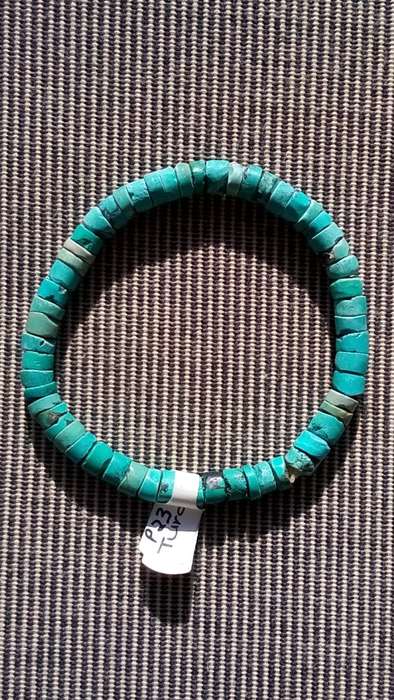 TURQUOISE GEMSTONE BRACELET.  ON ELASTIC.