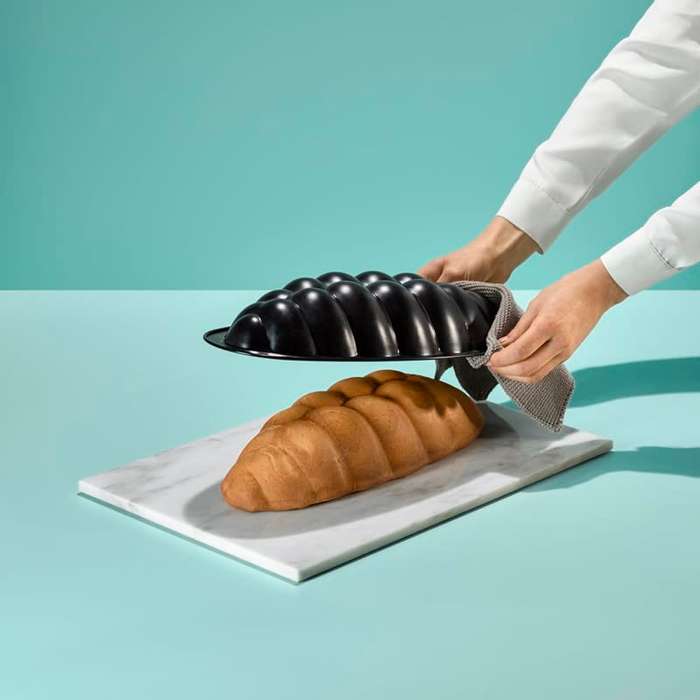 Carbon Steel Nonstick Swirl Braided Yeast Bread Baking Mould Pan - Red