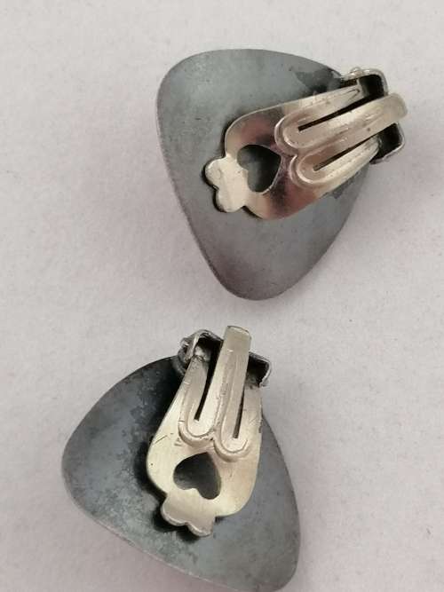 Fab Vintage Glass and Silver Tone Clip on Earrings