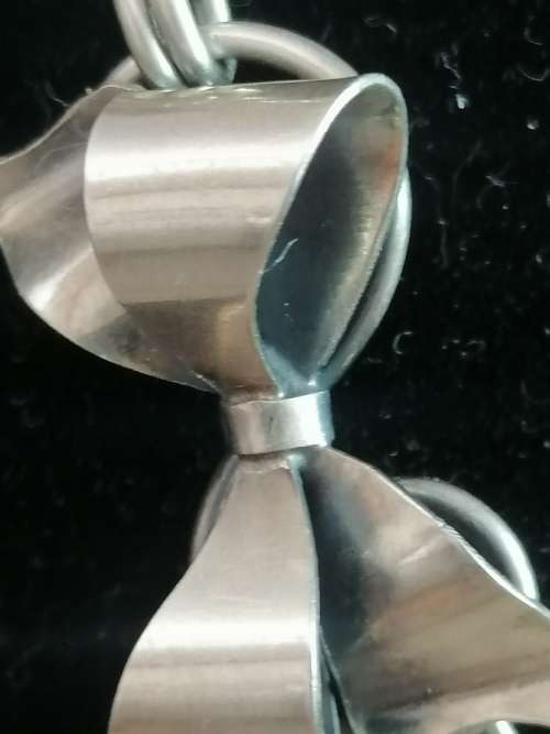 A STUNNING VINTAGE SWEDISH DESIGNER SILVER BOW NECKLACE