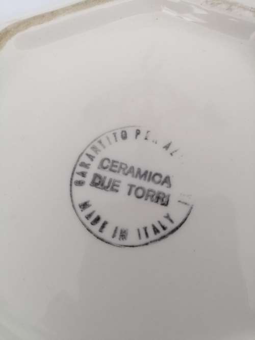 A BEAUTIFUL ITALAIN CERAMIC BOWL CIRA 1975. MADE IN ITALY