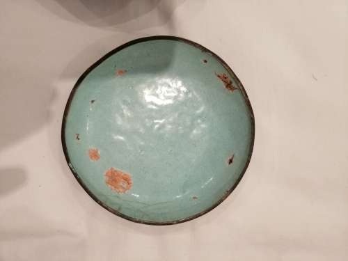 A PRETTY VINTAGE CHINESE DOMED LIDDED ENAMELLED TRINKET BOX