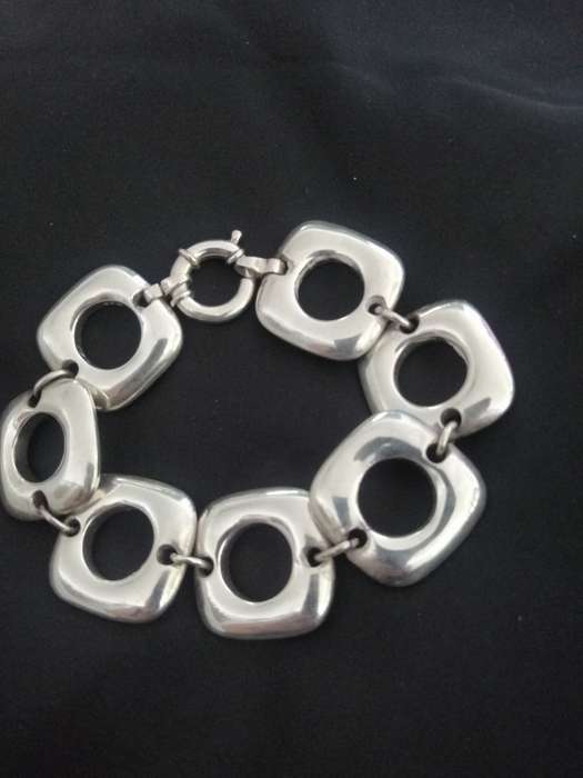 A Classy Square linked 925 Silver Bracelet.