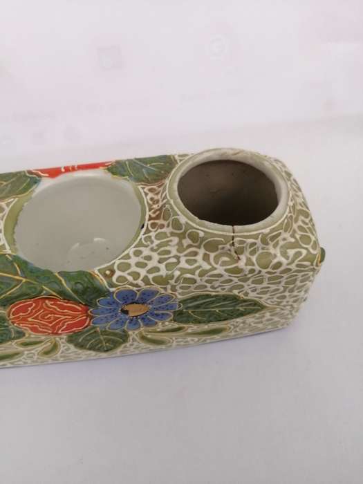 A VINTAGE SALT AND PEPPER SET WITH NODDING BIRDS