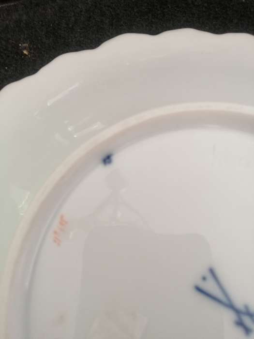 Beautiful Meissen Porcelain fluted Cabinet Plate Decorated with floral sprays