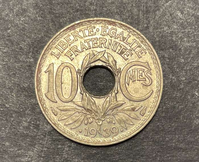 Excellent 1939 10 Centimes coin France