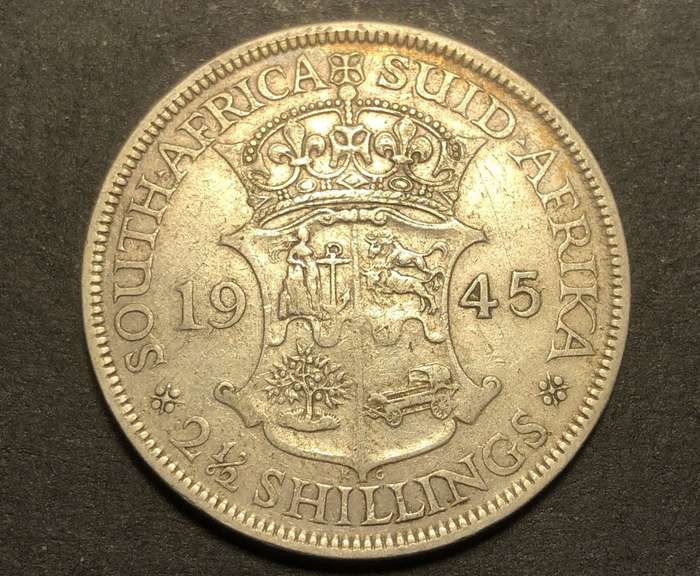 Scarce 1945 SA Union 2 ½ shillings (half crown) silver coin - Only 183,406 minted