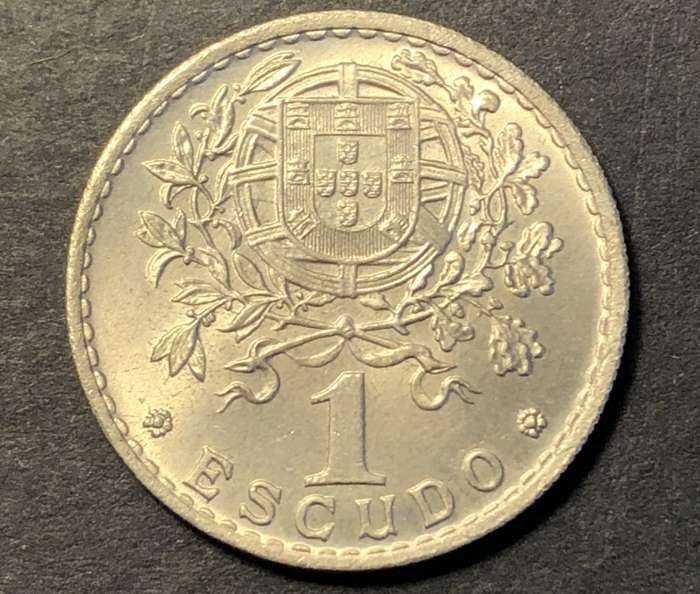 Brilliant UNC 1966 1 Escudo coin from Portugal