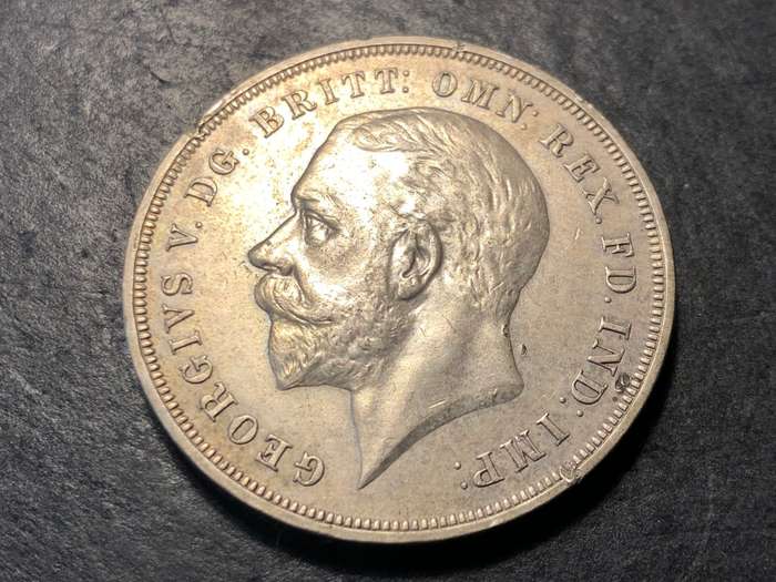 Nice 1935 Silver British Crown (5 shillings) - Lot 1 of 2
